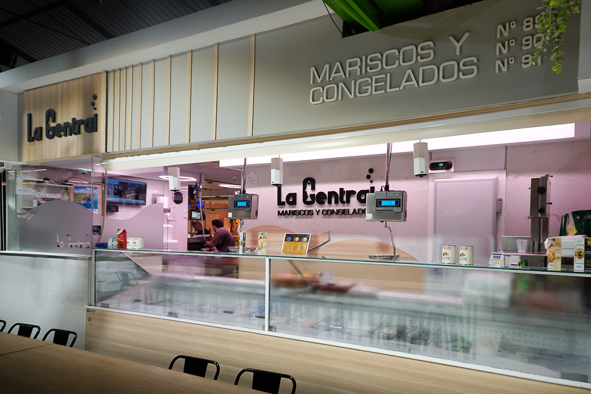 Antigüo puesto en Mercado de la paz