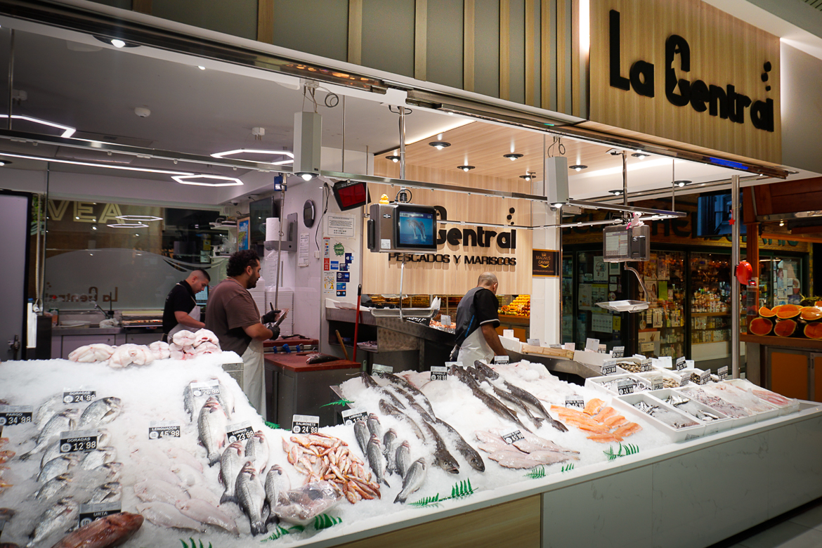 Antigüo puesto en Mercado de la paz